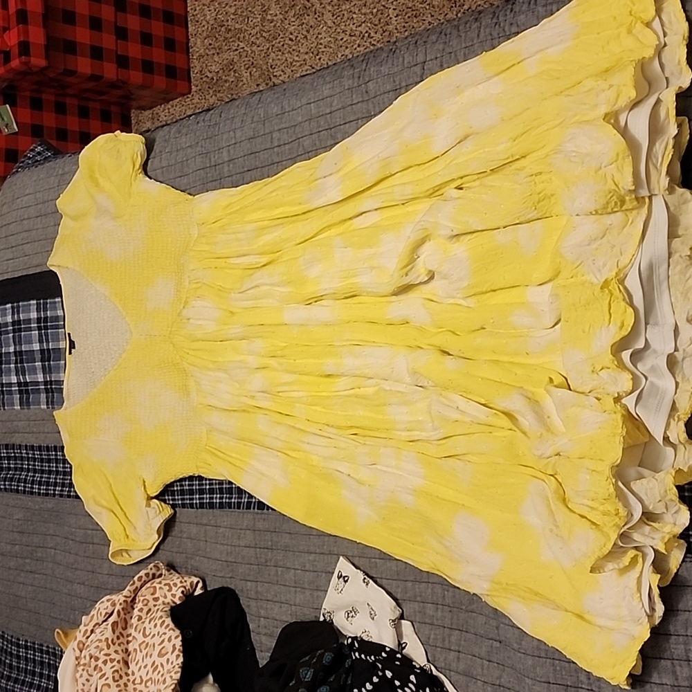 Torrid Dress Size 1 Yellow and white
